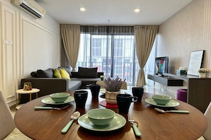 Deluxe Apartment, 2 Bedrooms, Balcony, City View | Free WiFi