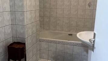 Pyyhkeet, saippua, vessapaperi