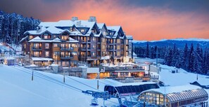 Exterior - Luxury Four-Bedroom Ski-In/Ski-Out.
Jan 31 to Feb 7, 2026 – Peak 8 Breckenridge. (Breckenridge)