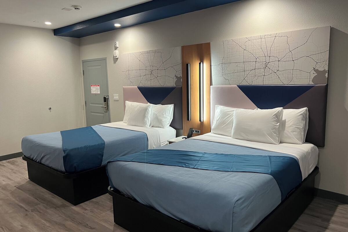 Deluxe Double Room | Desk, laptop workspace, blackout drapes, soundproofing