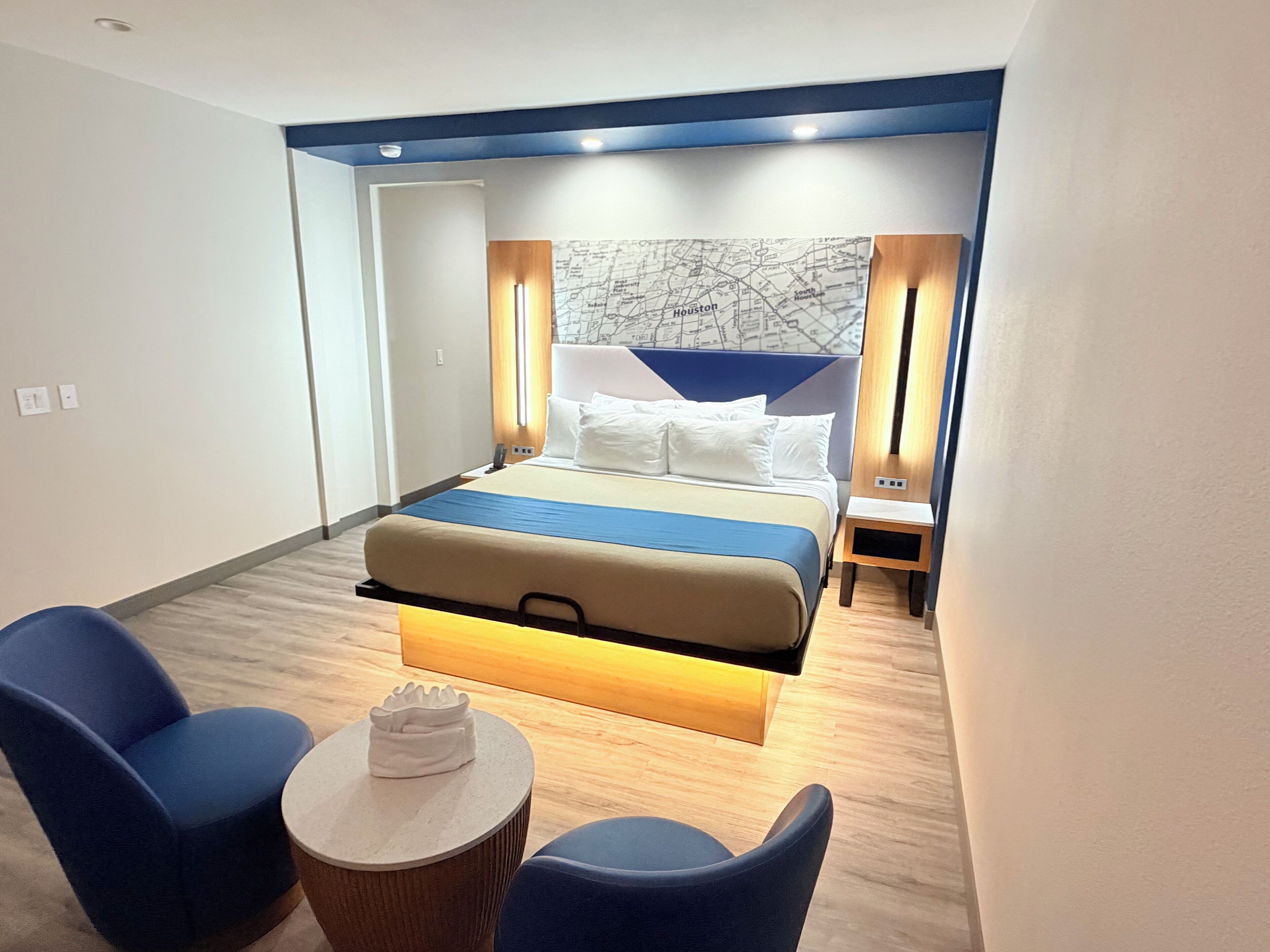 Habitación individual Deluxe | Ropa de cama de alta calidad, colchones viscoelásticos, escritorio