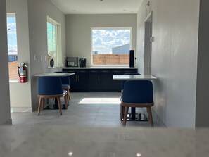 Free daily continental breakfast - Crystal Inn - NorthWest - 290 (Houston)