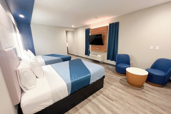 Deluxe Tek Büyük Yataklı Oda | Kaliteli yatak takımı, memory foam (visko elastik) yatak, masa