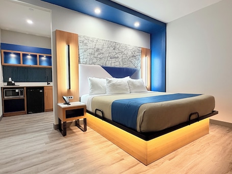 Deluxe Single Room | Premium bedding, memory foam beds, desk, laptop workspace. Crystal Inn - NorthWest - 290