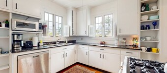 Harborfront Home in the Heart of Boothbay | Walk to Restaurants & Shops