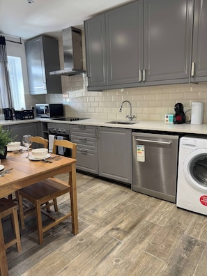 Fridge, microwave, stovetop, dishwasher