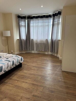2 bedrooms, iron/ironing board, Internet, bed sheets