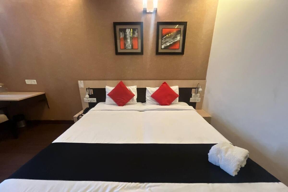 Classic Double Room, Non Smoking | Desk, laptop workspace, free WiFi