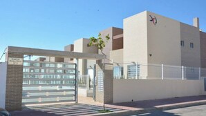 Apartment | Exterior - 2 Bedroom Apartment in Torrevieja (Torrevieja)