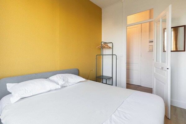 Apartment | 1 bedroom, laptop workspace, iron/ironing board, bed sheets