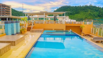 Rooftop pool