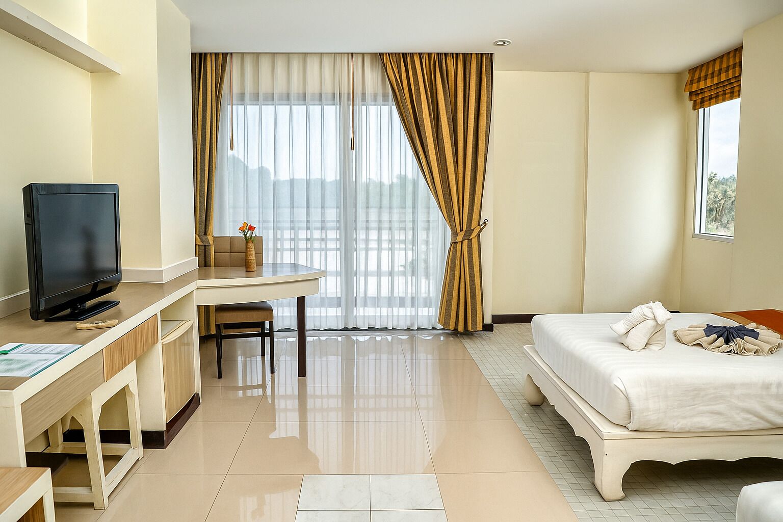 Deluxe Twin kamer, balkon, uitzicht op bergen | Kamervoorziening