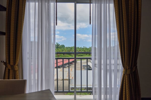 Habitación Deluxe con 2 camas individuales, balcón, vistas a la montaña | Balcón