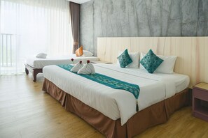 In-room safe, desk, laptop workspace, iron/ironing board - Bellevue Ocean Patong (Patong)