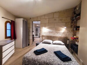 1 chambre, lit parapluie, Wi-Fi gratuit, draps fournis