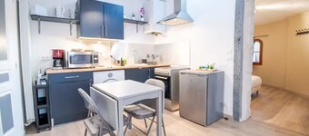 Historic center of Amboise, renovated apartment with free private parking