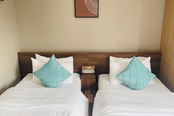 Deluxe Twin Room, City View | Desk, blackout drapes, soundproofing, free WiFi