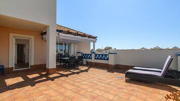 Apartment | Outdoor dining