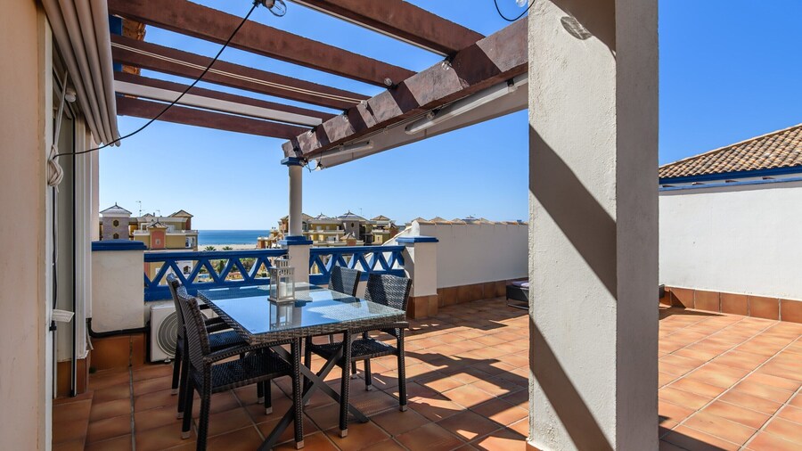 Beachfront Family Comfort Apartment