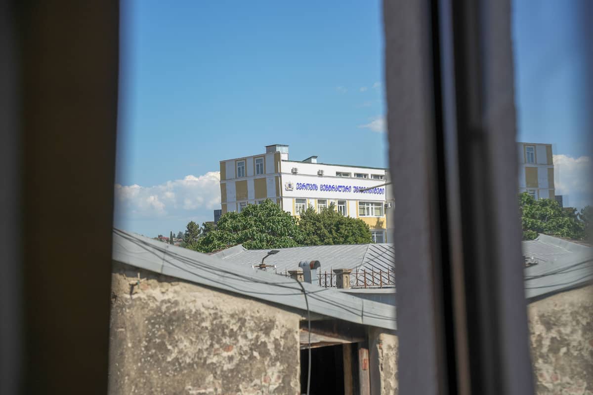 Economy kamer, 1 twee- of 2 eenpersoonsbedden, balkon, uitzicht op binnenplaats | Een bureau, een laptopwerkplek, gratis wifi