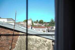 Chambre Économique Double ou avec lits jumeaux, balcon, vue ville