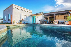 Outdoor pool, a heated pool - Boutique Oasis w/ Private Yard, 5 acres, Hot Tub, Views, Stargazing, Fire Pit (Joshua Tree)