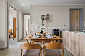 Apartment, 2 Bedrooms, City View | Dining room