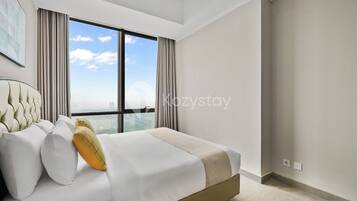 Desk, laptop workspace, iron/ironing board, free WiFi