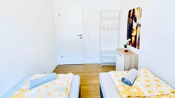 Basic-Zimmer | Bügeleisen/Bügelbrett