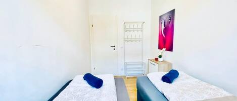 Chambre de base | Fer et planche Ă repasser