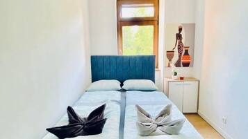 Basic Room | Iron/ironing board