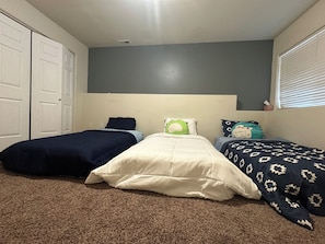 4 bedrooms, WiFi, bed sheets