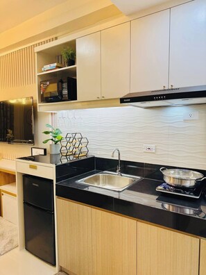 Fridge, microwave, stovetop