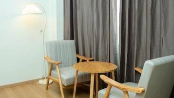 Einzelzimmer, Balkon, Stadtblick