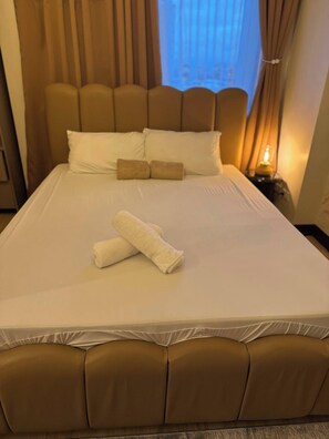 2 bedrooms, internet, bed sheets, wheelchair access