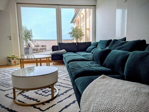 Smart TV, foosball - Exclusive family oasis with roof terrace, sauna and entertainment (Magdeburg)