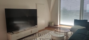 Smart TV, table football