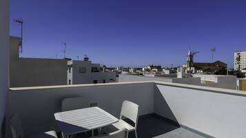 Apartment | Outdoor dining