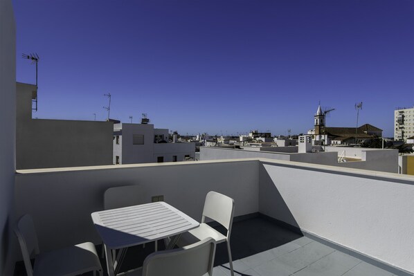 Apartment | Outdoor dining