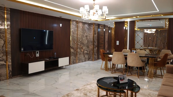 Standard Apartment, 2 Bedrooms | In-room dining