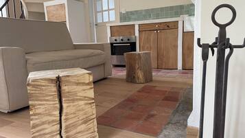 Télévision, cheminée