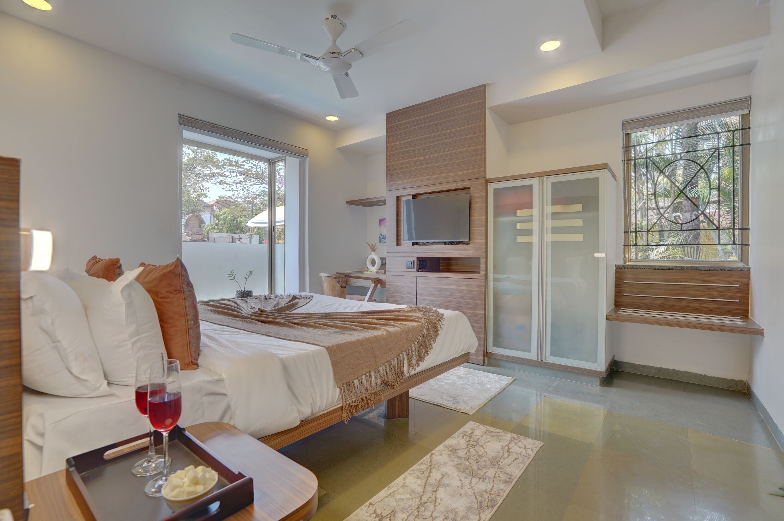 Villa, Balcony, City View | Desk, iron/ironing board, rollaway beds, free WiFi