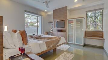 Villa, Balcony, City View | Desk, iron/ironing board, rollaway beds, free WiFi