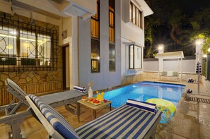 Outdoor pool - Alaya Stays Adarsh Villa 3 BHK (Lonavala)