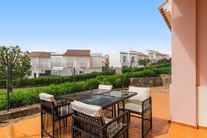 House | Outdoor dining