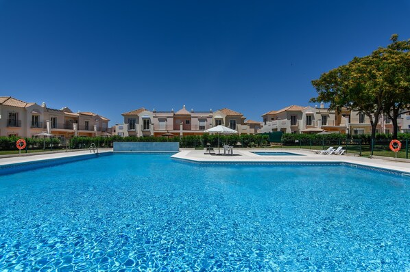 House | Pool