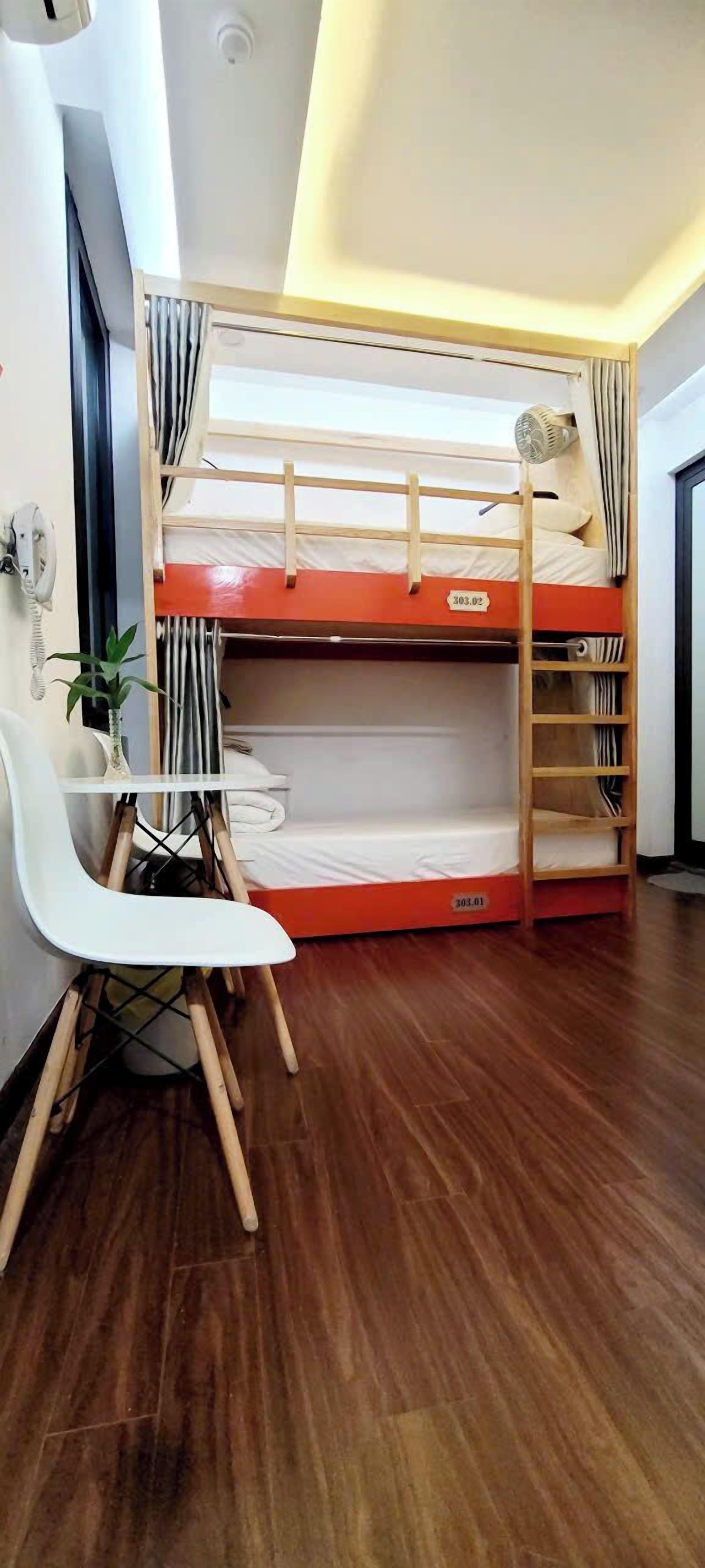 Shared Dormitory, Mixed Dorm (4 Beds) | In-room safe, blackout curtains, free WiFi