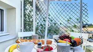 Outdoor dining - Le Hameau du Golf by Interhome (Pornic)