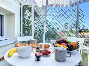 Outdoor dining - Le Hameau du Golf by Interhome (Pornic)