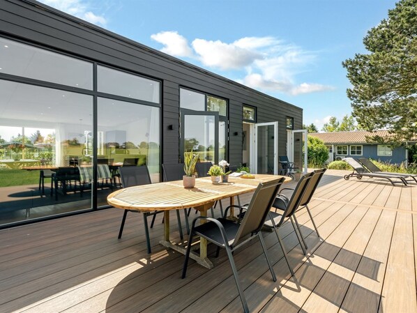 Outdoor dining - "Milena" - 1.5km from the sea by Interhome (Bogø By)